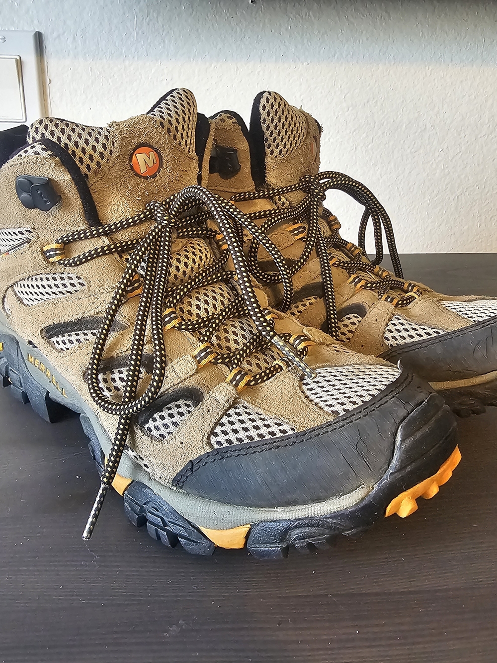 Men's Tan and Black Hiking Shoes - Merrell Walnut Size 8